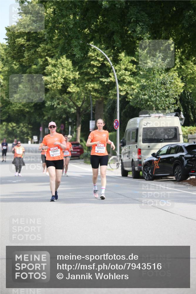 15.06.2025 - REWE Women's Run Jannik Wohlers http://msf.ph/oto/7943516 15.06.2025 10:02:40 Laufen 10689, 10420 meine-sportfotos.de