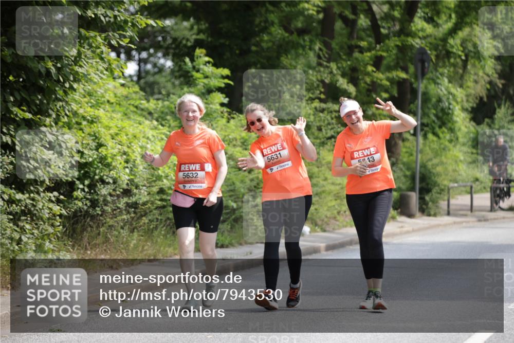 15.06.2025 - REWE Women's Run Jannik Wohlers http://msf.ph/oto/7943530 15.06.2025 10:16:42 Laufen 5632, 5631, 543 meine-sportfotos.de