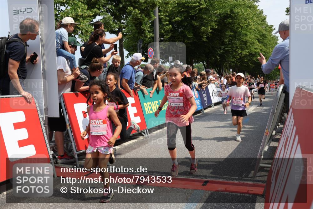 15.06.2025 - REWE Women's Run Strokosch-Dieckow http://msf.ph/oto/7943533 15.06.2025 11:35:40 Ziel 107, 121, 122, 125, 133, 152, 168, 177, 181, 199, 226, 238, 239, 240, 246, 251, 260, 264, 280, 281, 308 meine-sportfotos.de