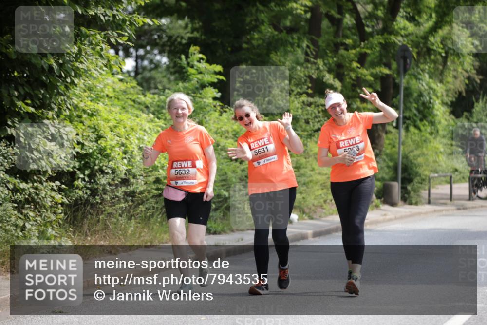 15.06.2025 - REWE Women's Run Jannik Wohlers http://msf.ph/oto/7943535 15.06.2025 10:16:42 Laufen 5632, 5631, 523 meine-sportfotos.de