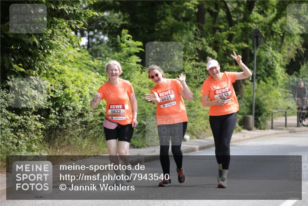 15.06.2025 - REWE Women's Run Jannik Wohlers http://msf.ph/oto/7943540 15.06.2025 10:16:42 Laufen 5632, 5631, 543 meine-sportfotos.de