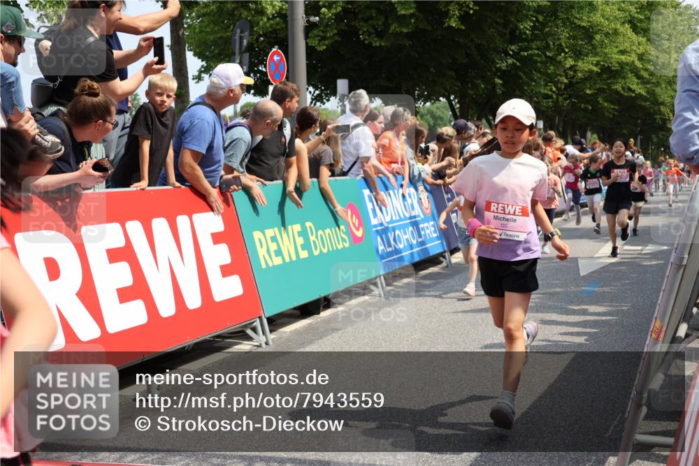 15.06.2025 - REWE Women's Run Strokosch-Dieckow http://msf.ph/oto/7943559 15.06.2025 11:35:41 Ziel 107, 121, 122, 125, 133, 152, 168, 177, 181, 199, 226, 238, 239, 251, 260, 264, 280, 281, 308 meine-sportfotos.de
