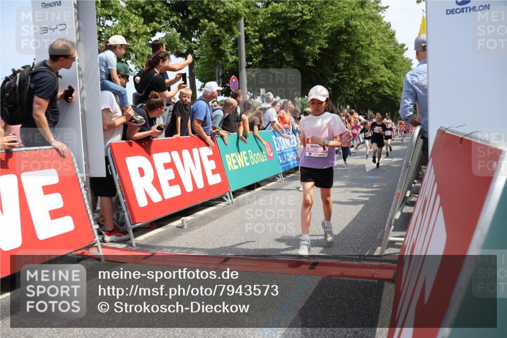 15.06.2025 - REWE Women's Run Strokosch-Dieckow http://msf.ph/oto/7943573 15.06.2025 11:35:41 Ziel 107, 121, 122, 125, 133, 152, 168, 177, 181, 199, 226, 238, 239, 251, 260, 264, 280, 281, 308 meine-sportfotos.de