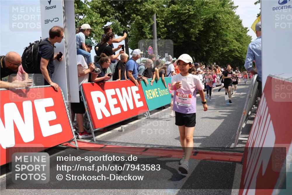 15.06.2025 - REWE Women's Run Strokosch-Dieckow http://msf.ph/oto/7943583 15.06.2025 11:35:42 Ziel 107, 121, 122, 125, 133, 152, 168, 177, 181, 199, 226, 238, 239, 251, 260, 264, 280, 281, 294, 297, 300, 308, 321 meine-sportfotos.de
