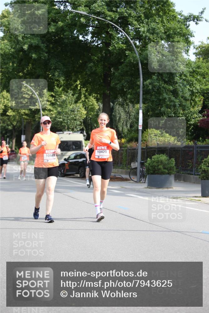 15.06.2025 - REWE Women's Run Jannik Wohlers http://msf.ph/oto/7943625 15.06.2025 10:02:46 Laufen 10689, 10420 meine-sportfotos.de
