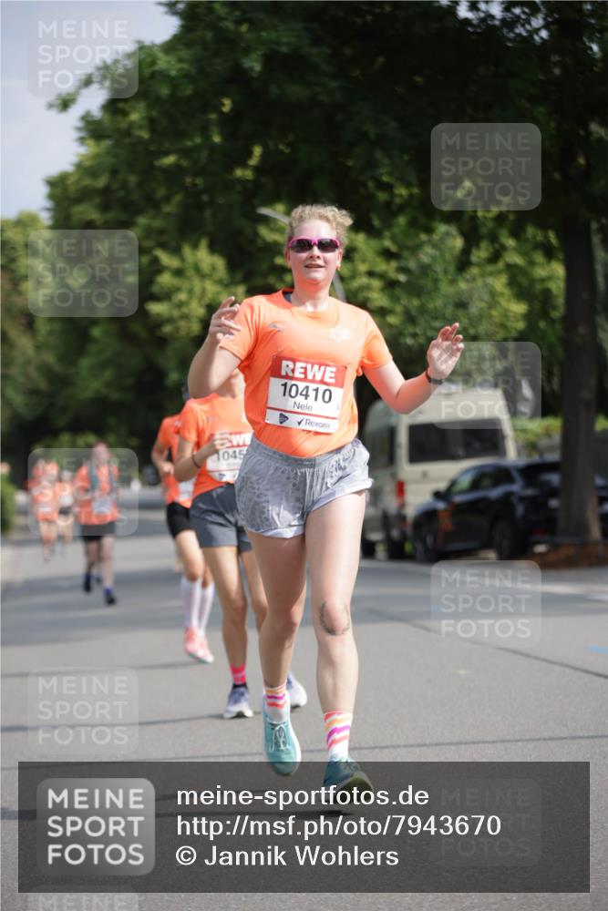 15.06.2025 - REWE Women's Run Jannik Wohlers http://msf.ph/oto/7943670 15.06.2025 08:47:14 Laufen 1045, 10410 meine-sportfotos.de