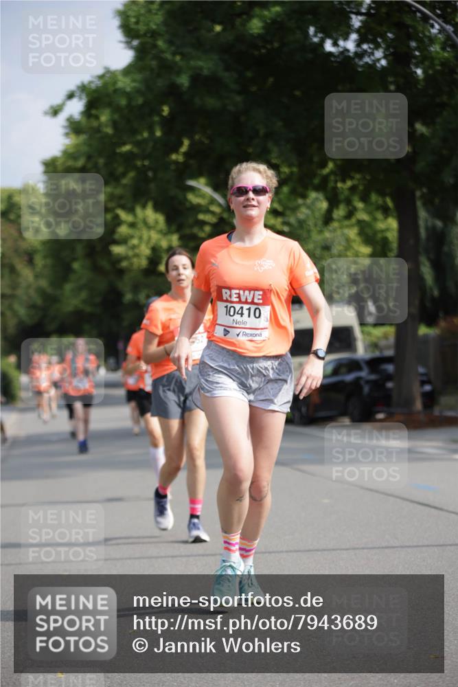15.06.2025 - REWE Women's Run Jannik Wohlers http://msf.ph/oto/7943689 15.06.2025 08:47:14 Laufen 10410 meine-sportfotos.de