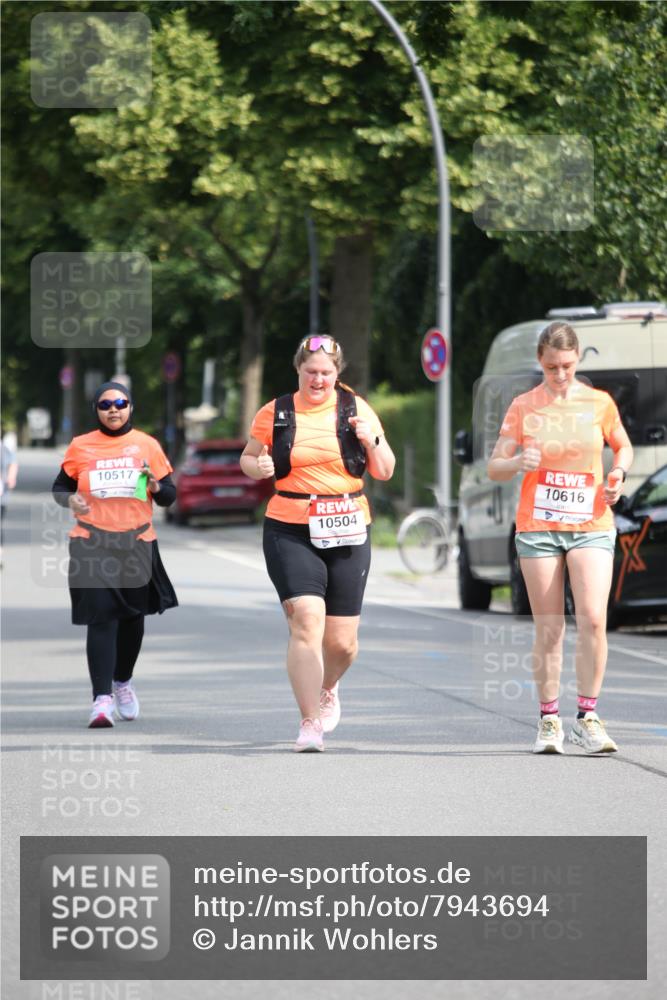 15.06.2025 - REWE Women's Run Jannik Wohlers http://msf.ph/oto/7943694 15.06.2025 10:02:52 Laufen 10517, 10504, 10616 meine-sportfotos.de