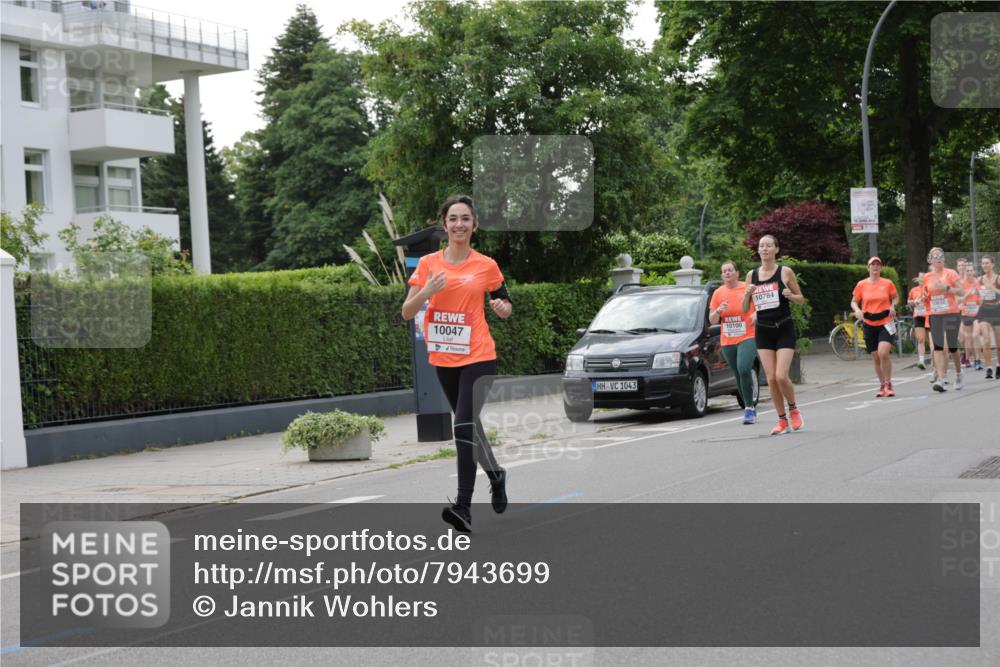 15.06.2025 - REWE Women's Run Jannik Wohlers http://msf.ph/oto/7943699 15.06.2025 08:29:05 Laufen 10047, 1043, 10784, 10100 meine-sportfotos.de