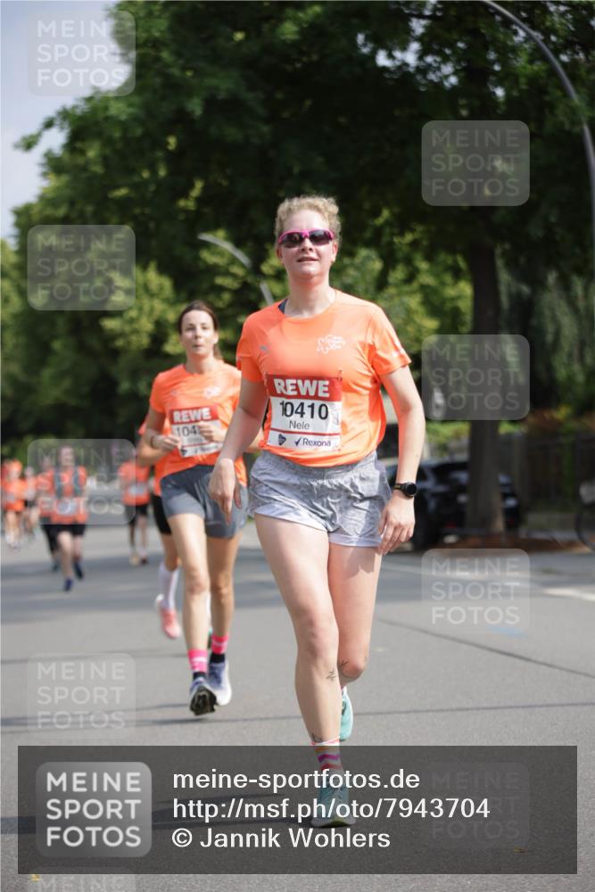 15.06.2025 - REWE Women's Run Jannik Wohlers http://msf.ph/oto/7943704 15.06.2025 08:47:14 Laufen 104, 10410 meine-sportfotos.de