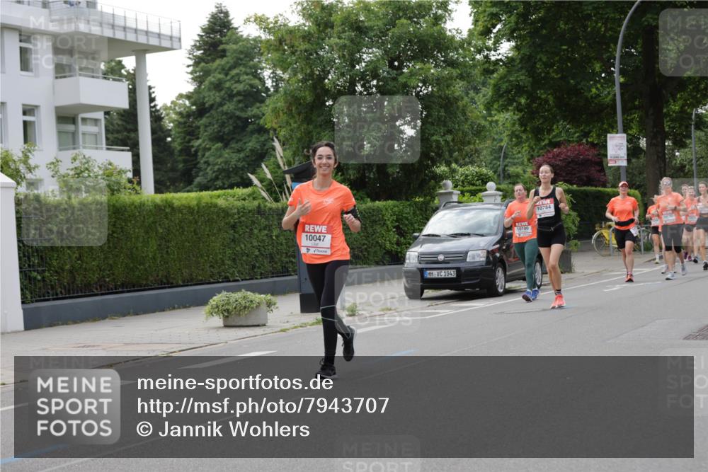 15.06.2025 - REWE Women's Run Jannik Wohlers http://msf.ph/oto/7943707 15.06.2025 08:29:05 Laufen 10047, 1043, 10784, 10100 meine-sportfotos.de