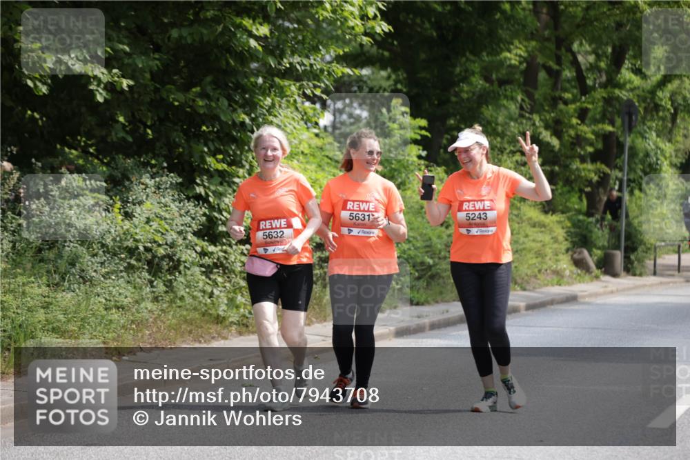 15.06.2025 - REWE Women's Run Jannik Wohlers http://msf.ph/oto/7943708 15.06.2025 10:16:44 Laufen 5631, 5243, 5632 meine-sportfotos.de