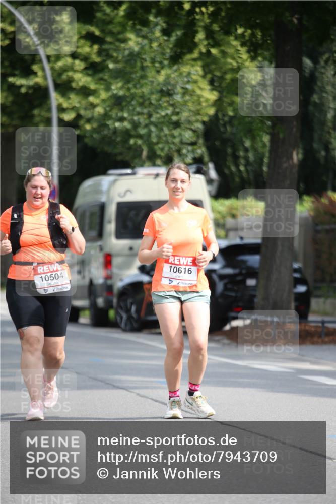 15.06.2025 - REWE Women's Run Jannik Wohlers http://msf.ph/oto/7943709 15.06.2025 10:02:53 Laufen 10504, 10616 meine-sportfotos.de