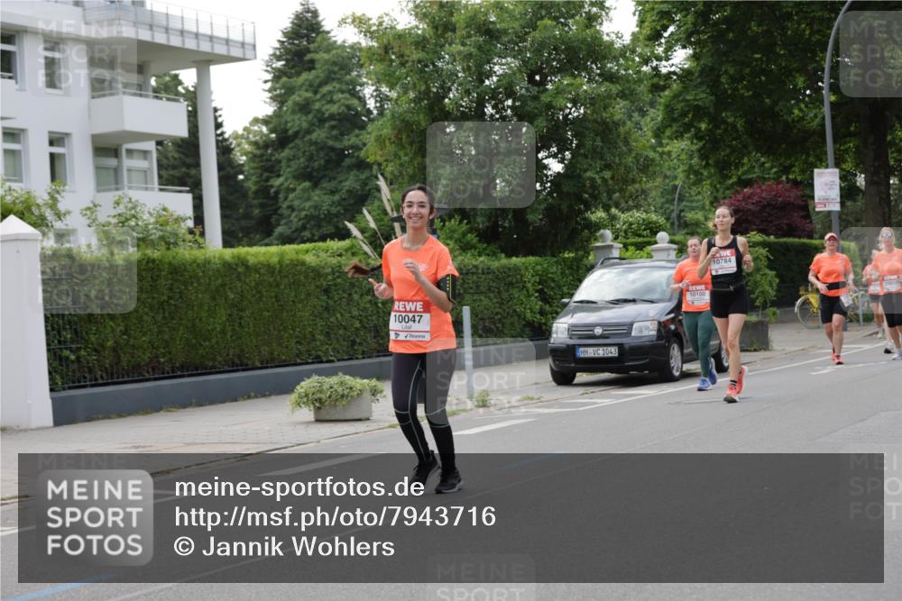 15.06.2025 - REWE Women's Run Jannik Wohlers http://msf.ph/oto/7943716 15.06.2025 08:29:05 Laufen 10047, 1043, 10100, 10784 meine-sportfotos.de