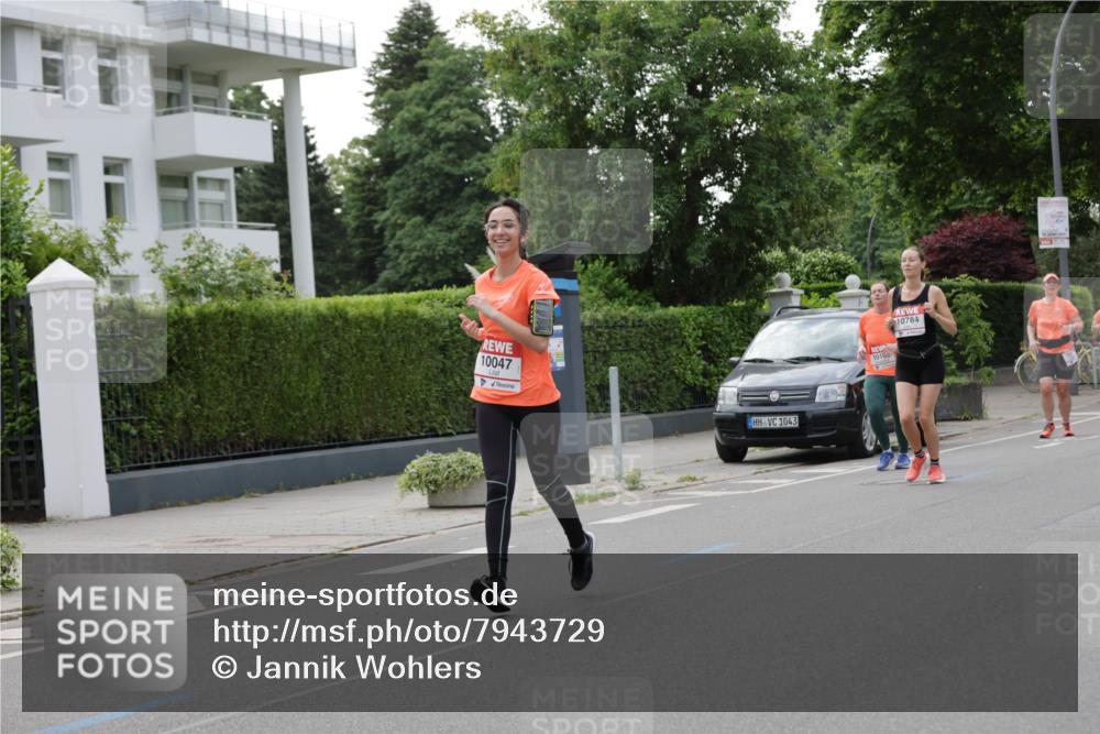 15.06.2025 - REWE Women's Run Jannik Wohlers http://msf.ph/oto/7943729 15.06.2025 08:29:05 Laufen 10047, 1043, 10784, 10100 meine-sportfotos.de