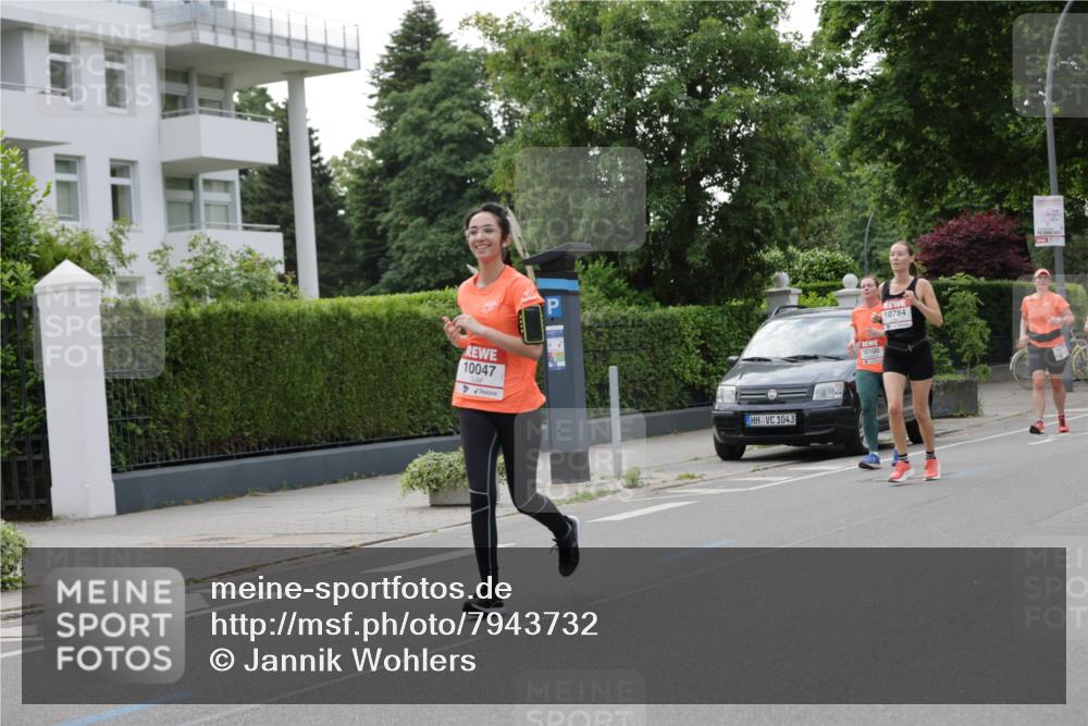 15.06.2025 - REWE Women's Run Jannik Wohlers http://msf.ph/oto/7943732 15.06.2025 08:29:05 Laufen 10047, 1043, 10784, 10100 meine-sportfotos.de