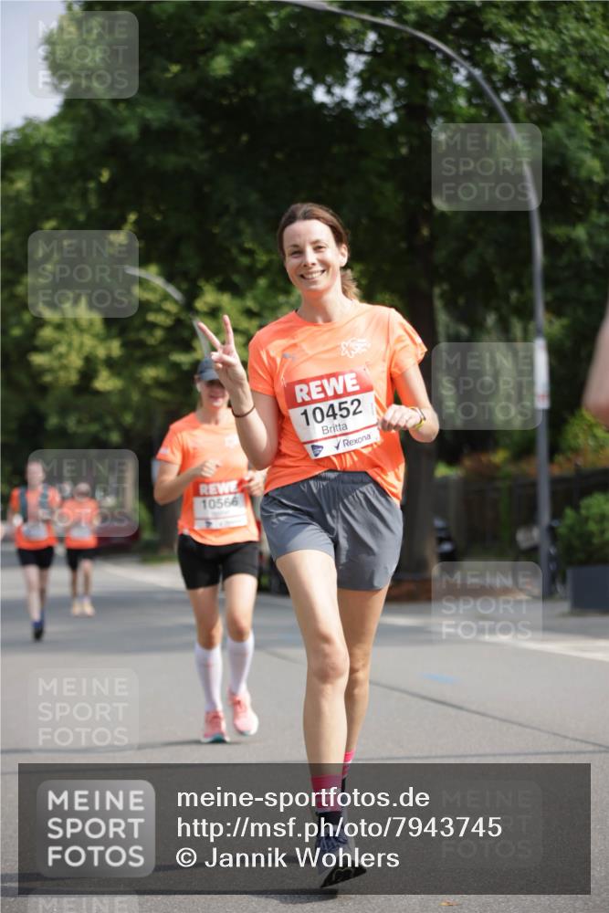15.06.2025 - REWE Women's Run Jannik Wohlers http://msf.ph/oto/7943745 15.06.2025 08:47:15 Laufen 10566, 10452 meine-sportfotos.de