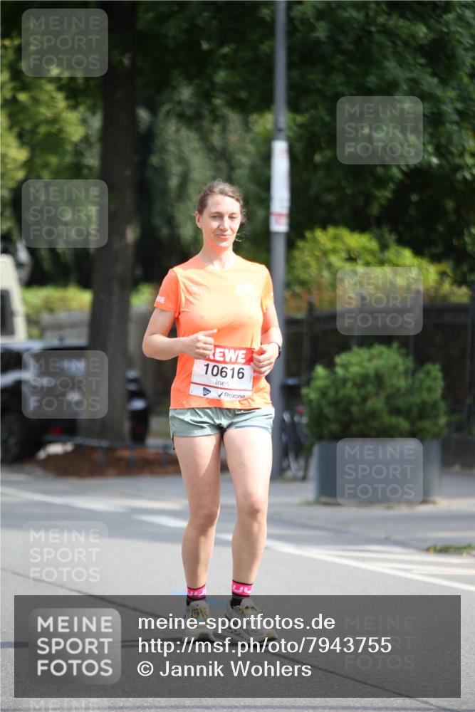 15.06.2025 - REWE Women's Run Jannik Wohlers http://msf.ph/oto/7943755 15.06.2025 10:02:56 Laufen 10616 meine-sportfotos.de