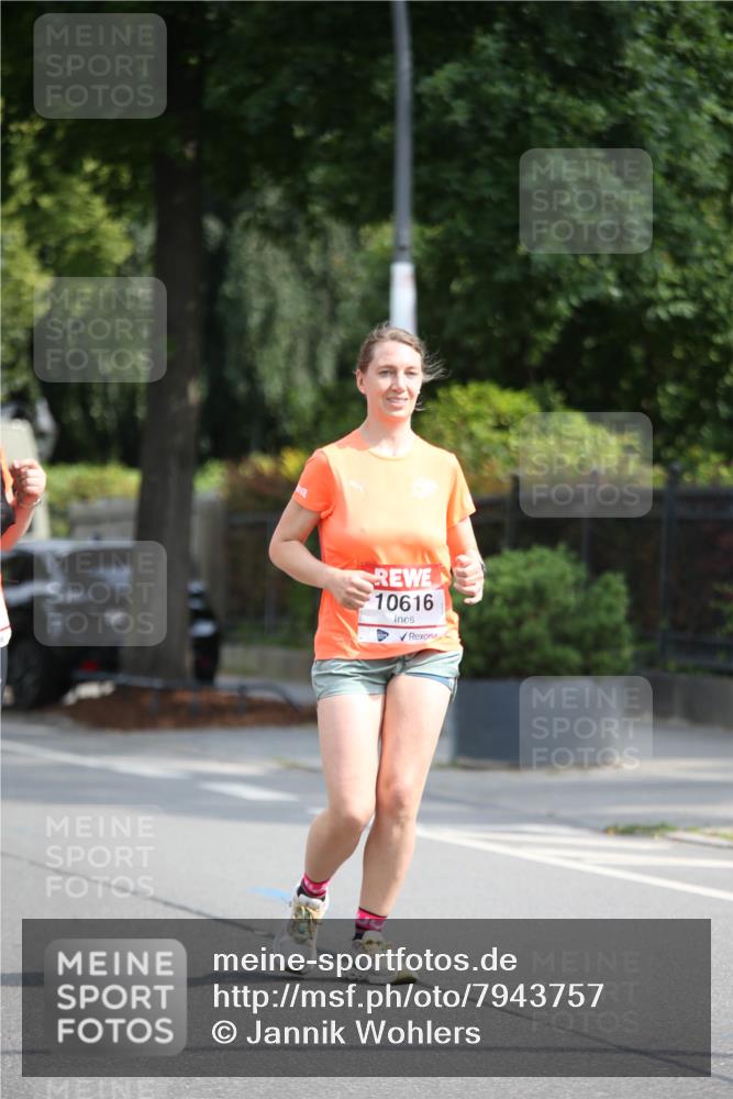 15.06.2025 - REWE Women's Run Jannik Wohlers http://msf.ph/oto/7943757 15.06.2025 10:02:56 Laufen 10616 meine-sportfotos.de