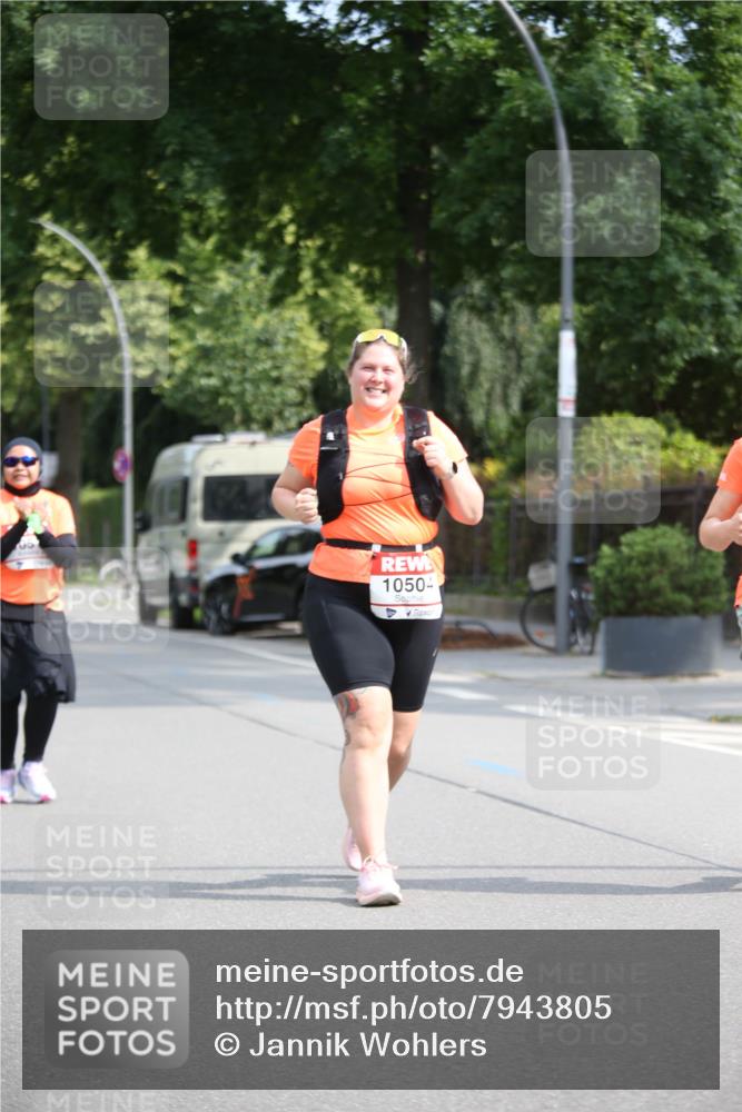 15.06.2025 - REWE Women's Run Jannik Wohlers http://msf.ph/oto/7943805 15.06.2025 10:02:57 Laufen 10504 meine-sportfotos.de