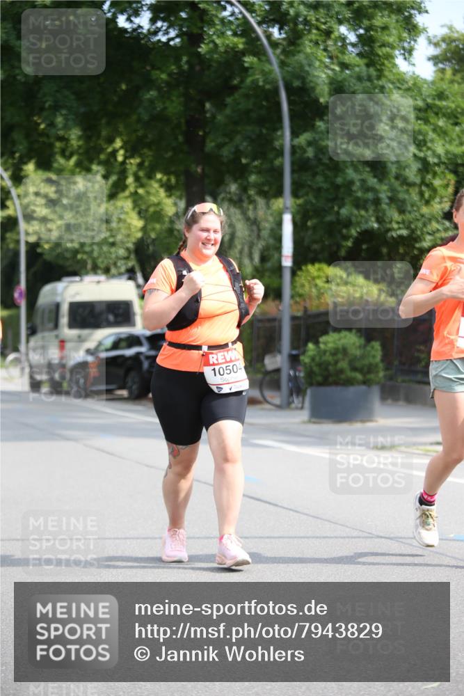 15.06.2025 - REWE Women's Run Jannik Wohlers http://msf.ph/oto/7943829 15.06.2025 10:02:57 Laufen 10504 meine-sportfotos.de