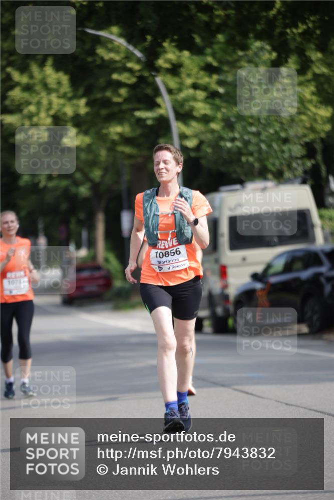 15.06.2025 - REWE Women's Run Jannik Wohlers http://msf.ph/oto/7943832 15.06.2025 08:47:19 Laufen 10783 meine-sportfotos.de