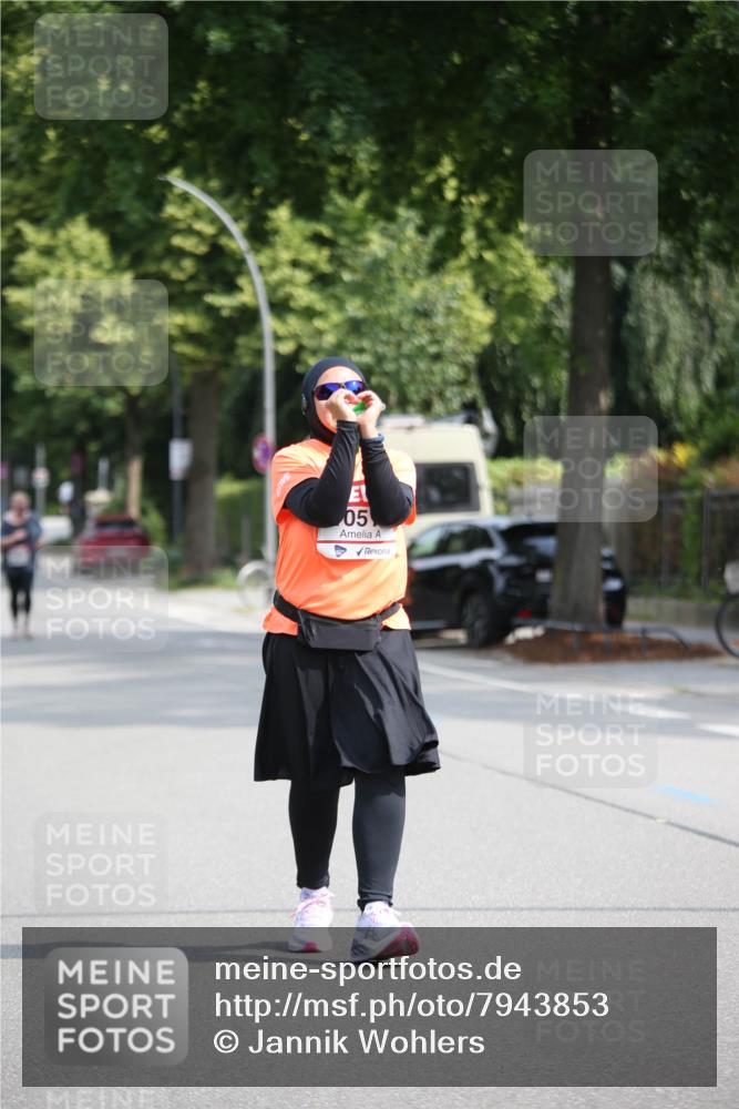 15.06.2025 - REWE Women's Run Jannik Wohlers http://msf.ph/oto/7943853 15.06.2025 10:02:59 Laufen 05 meine-sportfotos.de