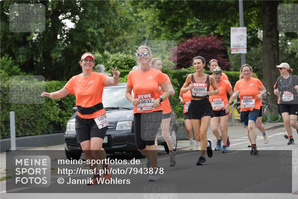 15.06.2025 - REWE Women's Run Jannik Wohlers http://msf.ph/oto/7943878 15.06.2025 08:29:09 Laufen 0632, 10718, 3, 10, 10360, 15, 2025, 10600, 10555, 10750 meine-sportfotos.de