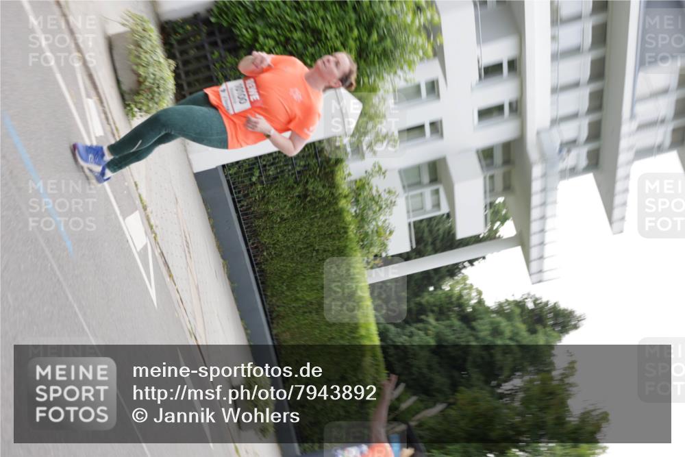 15.06.2025 - REWE Women's Run Jannik Wohlers http://msf.ph/oto/7943892 15.06.2025 08:29:10 Laufen 10100 meine-sportfotos.de