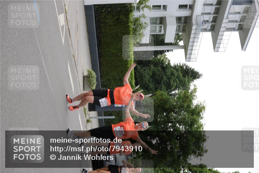 15.06.2025 - REWE Women's Run Jannik Wohlers http://msf.ph/oto/7943910 15.06.2025 08:29:10 Laufen 10632, 1036 meine-sportfotos.de