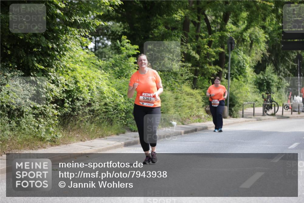 15.06.2025 - REWE Women's Run Jannik Wohlers http://msf.ph/oto/7943938 15.06.2025 10:16:56 Laufen 5363 meine-sportfotos.de