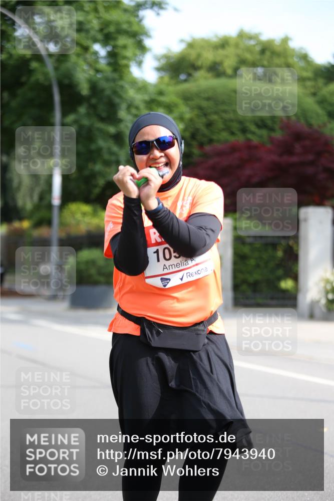 15.06.2025 - REWE Women's Run Jannik Wohlers http://msf.ph/oto/7943940 15.06.2025 10:03:02 Laufen 10 meine-sportfotos.de