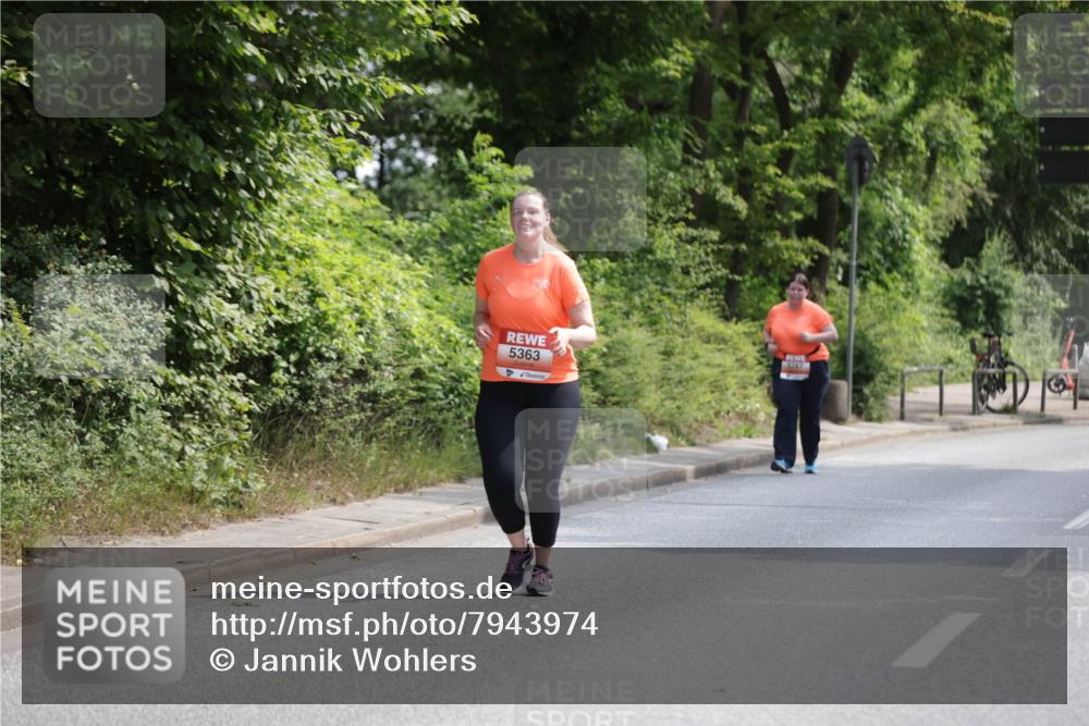 15.06.2025 - REWE Women's Run Jannik Wohlers http://msf.ph/oto/7943974 15.06.2025 10:16:56 Laufen 5363 meine-sportfotos.de