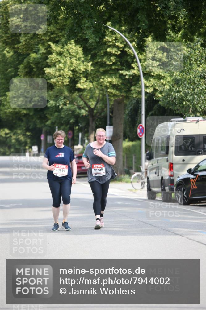 15.06.2025 - REWE Women's Run Jannik Wohlers http://msf.ph/oto/7944002 15.06.2025 10:03:08 Laufen 10297, 10728 meine-sportfotos.de