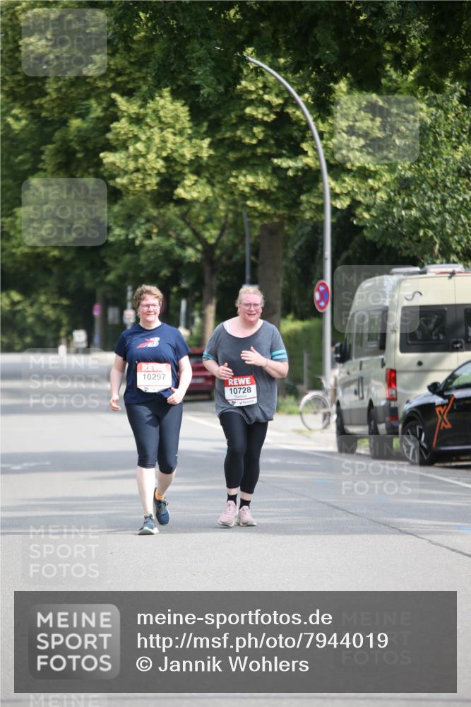 15.06.2025 - REWE Women's Run Jannik Wohlers http://msf.ph/oto/7944019 15.06.2025 10:03:09 Laufen 10297, 10728 meine-sportfotos.de