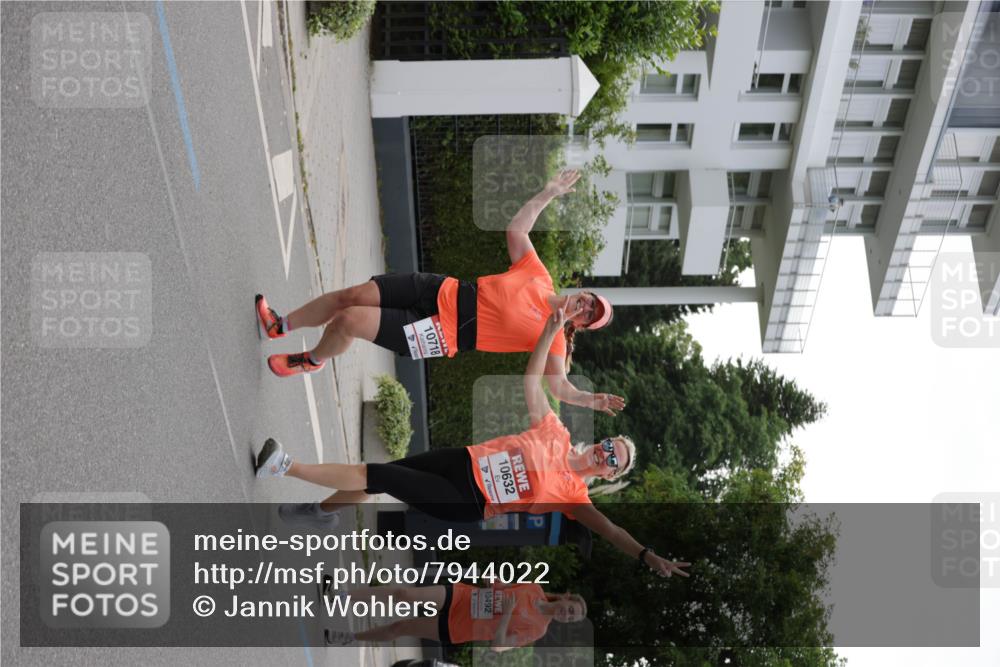 15.06.2025 - REWE Women's Run Jannik Wohlers http://msf.ph/oto/7944022 15.06.2025 08:29:11 Laufen 10718, 10632, 10492 meine-sportfotos.de