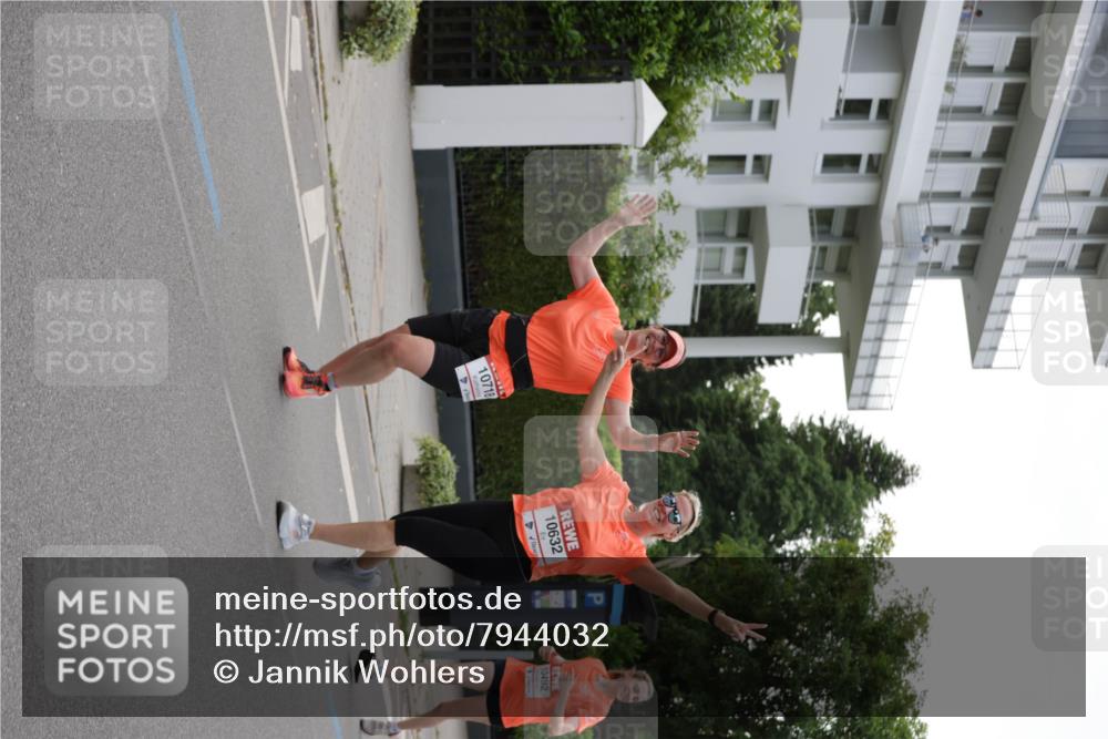 15.06.2025 - REWE Women's Run Jannik Wohlers http://msf.ph/oto/7944032 15.06.2025 08:29:11 Laufen 10718, 10632, 10492 meine-sportfotos.de