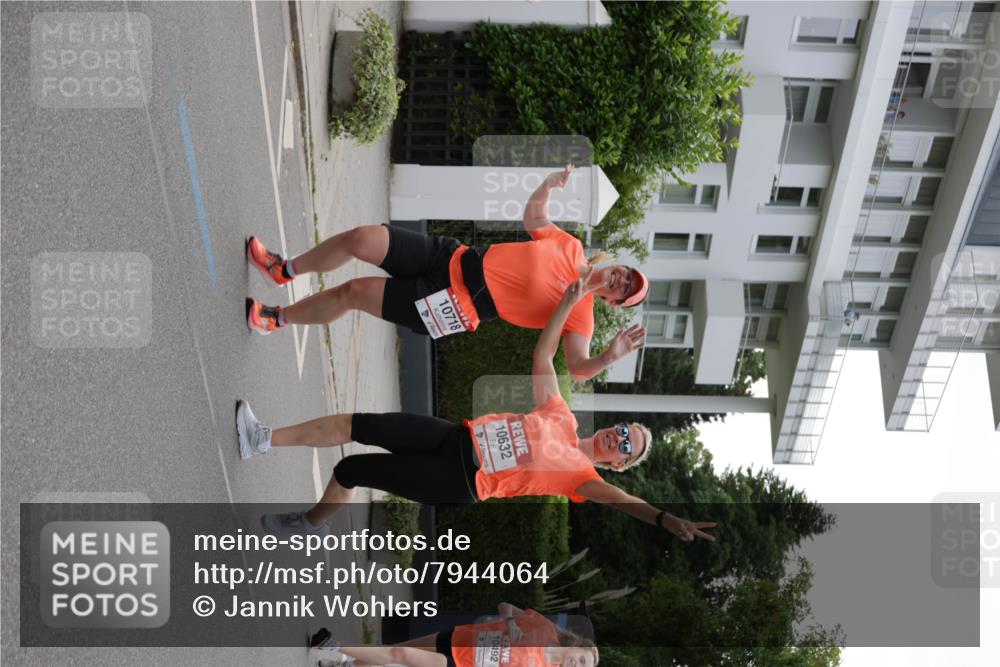 15.06.2025 - REWE Women's Run Jannik Wohlers http://msf.ph/oto/7944064 15.06.2025 08:29:12 Laufen 10718, 10632, 10492 meine-sportfotos.de