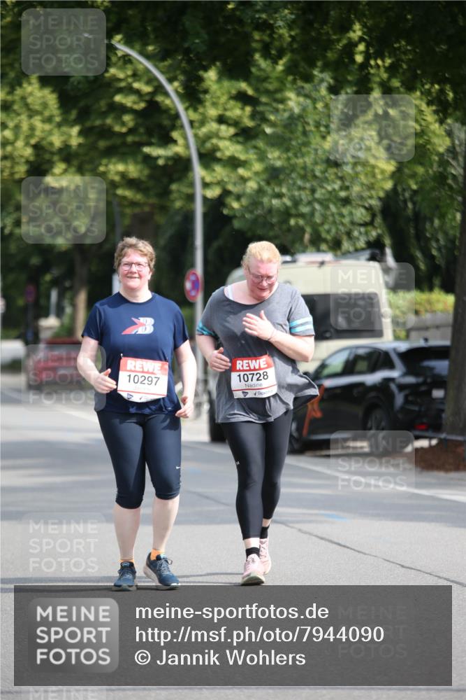 15.06.2025 - REWE Women's Run Jannik Wohlers http://msf.ph/oto/7944090 15.06.2025 10:03:12 Laufen 10297, 10728 meine-sportfotos.de