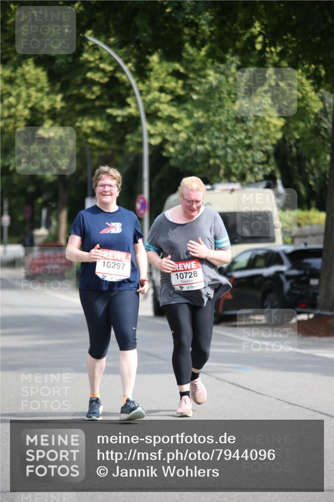 15.06.2025 - REWE Women's Run Jannik Wohlers http://msf.ph/oto/7944096 15.06.2025 10:03:12 Laufen 10297, 10728 meine-sportfotos.de