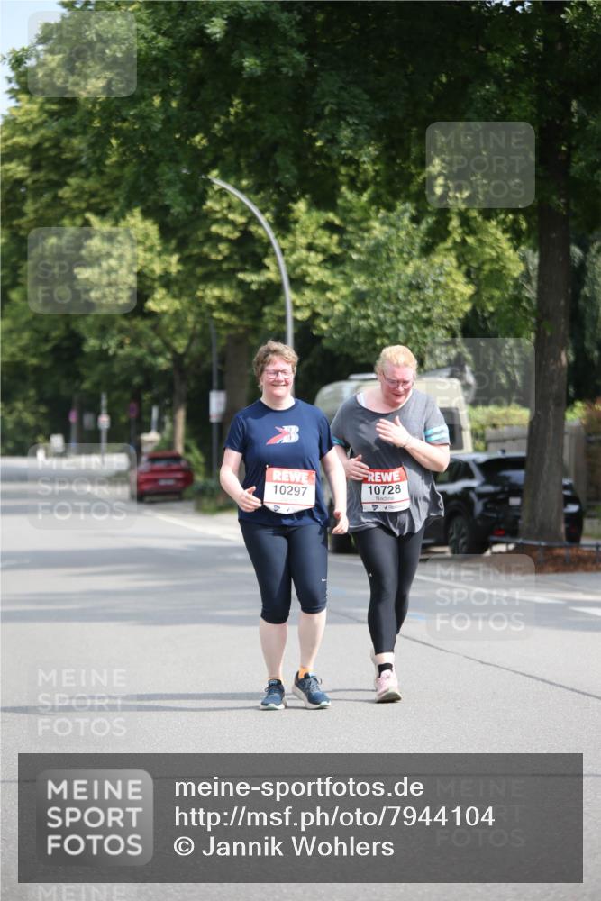 15.06.2025 - REWE Women's Run Jannik Wohlers http://msf.ph/oto/7944104 15.06.2025 10:03:13 Laufen 10297, 10728 meine-sportfotos.de