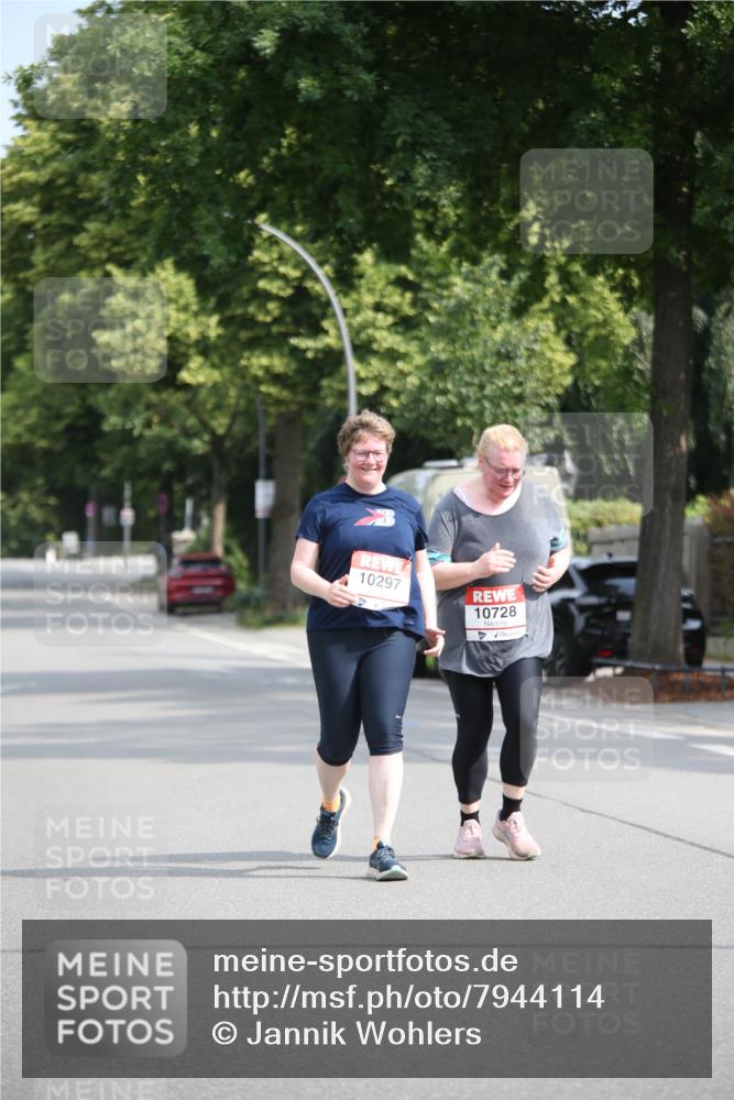 15.06.2025 - REWE Women's Run Jannik Wohlers http://msf.ph/oto/7944114 15.06.2025 10:03:13 Laufen 10297, 10728 meine-sportfotos.de