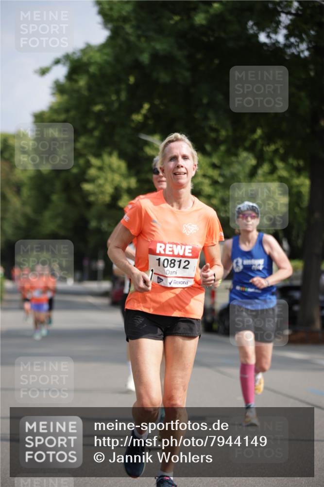 15.06.2025 - REWE Women's Run Jannik Wohlers http://msf.ph/oto/7944149 15.06.2025 08:47:30 Laufen 10812 meine-sportfotos.de