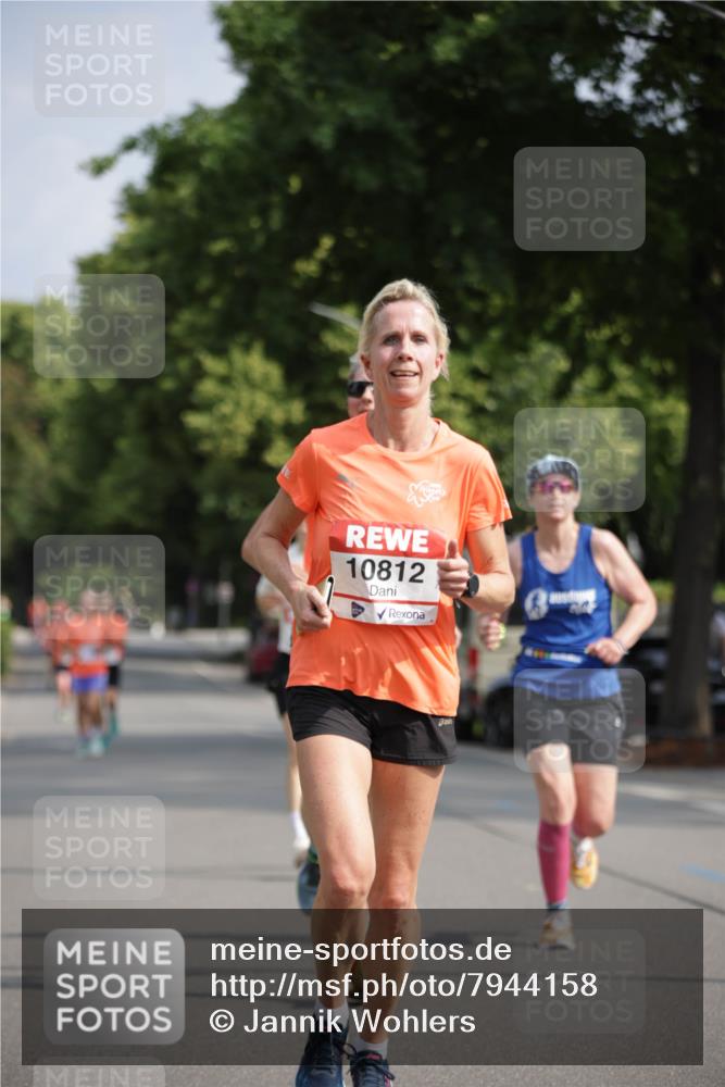 15.06.2025 - REWE Women's Run Jannik Wohlers http://msf.ph/oto/7944158 15.06.2025 08:47:30 Laufen 10812 meine-sportfotos.de