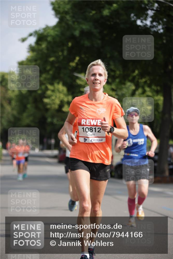 15.06.2025 - REWE Women's Run Jannik Wohlers http://msf.ph/oto/7944166 15.06.2025 08:47:30 Laufen 10812 meine-sportfotos.de