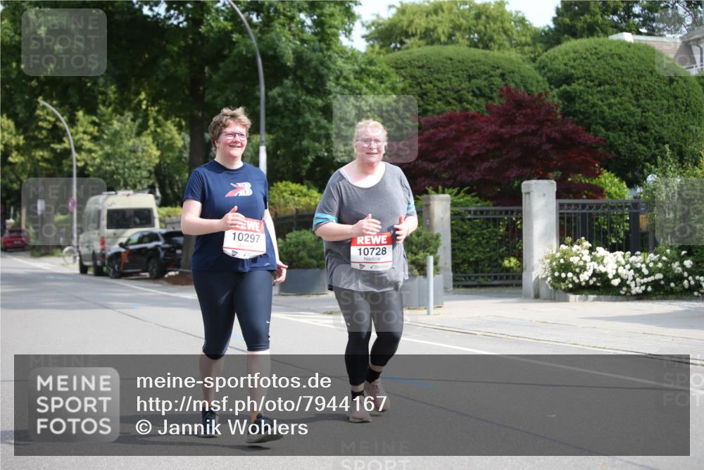 15.06.2025 - REWE Women's Run Jannik Wohlers http://msf.ph/oto/7944167 15.06.2025 10:03:16 Laufen 10297, 10728 meine-sportfotos.de