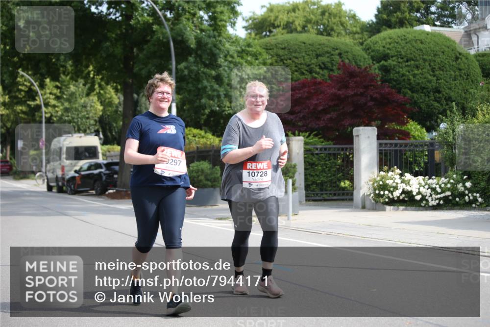15.06.2025 - REWE Women's Run Jannik Wohlers http://msf.ph/oto/7944171 15.06.2025 10:03:16 Laufen 297, 10728 meine-sportfotos.de