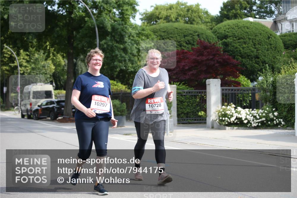 15.06.2025 - REWE Women's Run Jannik Wohlers http://msf.ph/oto/7944175 15.06.2025 10:03:16 Laufen 10297, 10728 meine-sportfotos.de
