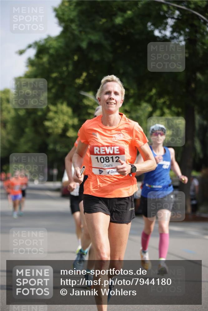 15.06.2025 - REWE Women's Run Jannik Wohlers http://msf.ph/oto/7944180 15.06.2025 08:47:30 Laufen 10812 meine-sportfotos.de