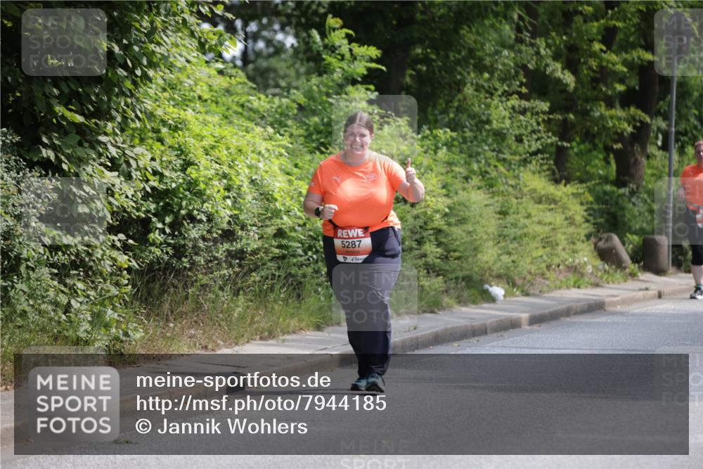15.06.2025 - REWE Women's Run Jannik Wohlers http://msf.ph/oto/7944185 15.06.2025 10:17:03 Laufen 5287 meine-sportfotos.de